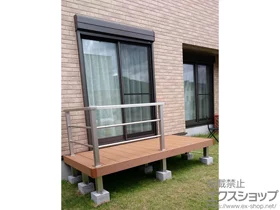 YKKAPの リウッドデッキ 200＋シンプルモダンデッキフェンス2型＜横格子2本タイプ＞ 施工例