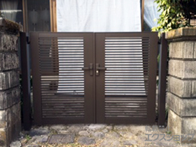 の門扉 ライシス門扉 1型 細横桟 両開き 柱使用 施工例