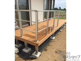 のウッドデッキ リウッドデッキ 200＋ シンプルモダンデッキフェンス2型〈横格子2本タイプ〉 施工例