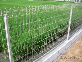のフェンス・柵 メッシュフェンス G10-R 自由柱式 施工例