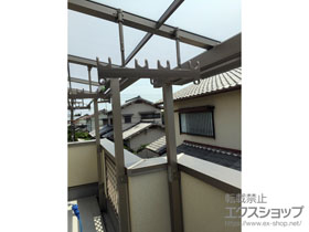 のバルコニー・ベランダ屋根 ライザーテラスII F型 屋根タイプ 単体 積雪〜20cm対応＋ライザーテラスII用 吊り下げ物干し 施工例