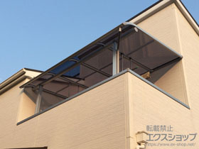 のバルコニー・ベランダ屋根 ヴェクターテラス R型 屋根タイプ 単体 積雪〜20cm対応＋ヴェクターテラス用物干しセット 吊り下げ式 標準2本入り×1セット 施工例