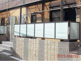 のフェンス・柵 プレスタフェンス 8S型 採光ルーバー フリーポールタイプ 施工例