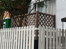 のウッドデッキ リウッドデッキ 200＋リウッドデッキフェンス2型＜ラチス格子＞＋リウッドステップ5型 Hタイプ(2段) 施工例