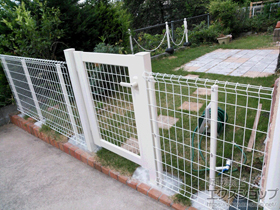 のフェンス・柵 イーネットフェンス1F型 自由柱施工 施工例