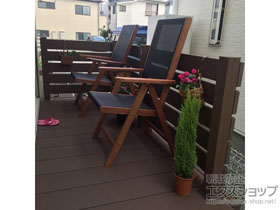 のウッドデッキ マージウッドデッキ＋マージウッドデッキ用ステップ Ｈタイプ（3段）×1台＋マージウッドデッキ用ルーバーデッキフェンス 本体1枚（W×H）=幅12用Ｔ80×3枚 施工例