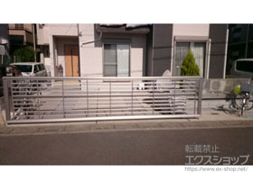 のカーゲート ルシアスアップゲートワイド 3型 横太格子 手動 施工例