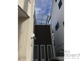 のバルコニー・ベランダ屋根 ヴェクターテラス R型 屋根タイプ 単体 積雪〜20cm対応 ※張り出し納まり＋ヴェクターテラス 吊り下げ式物干し 標準 2本入り×1セット 施工例