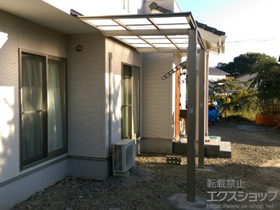 のテラス屋根 フーゴF テラスタイプ　単体 積雪〜20cm対応＋テラス対応躯体すき間ふさぎ材＋物干しセット 標準2本入り×1セット 施工例