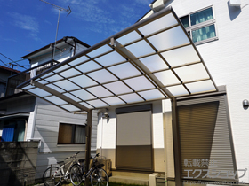 のカーポート ネスカR (ラウンドスタイル) 積雪〜20cm対応＋着脱式サポート ロング柱25用 2本入り×1セット＋コンセントフレーム H06 1本入＋スマート防水コンセント 施工例