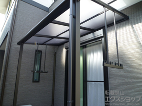 のテラス屋根 プレシオステラス F型 テラスタイプ 単体 積雪〜20cm対応＋吊り下げ式物干し ロング 2本入り×1セット 施工例