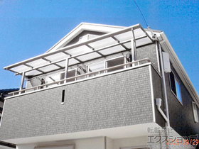 のバルコニー・ベランダ屋根 ライザーテラスII F型 屋根タイプ 連棟 積雪〜20cm対応＋壁付け物干し 標準タイプ 2本入り×1セット 施工例