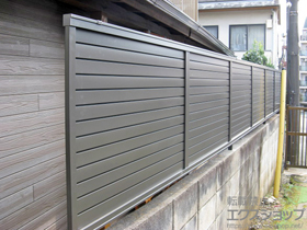 のフェンス・柵 プレスタフェンス 5型 横目隠し フリーポールタイプ 施工例