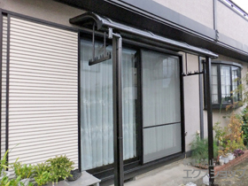 のテラス屋根 プレシオステラス R型 テラスタイプ 単体 積雪〜20cm対応＋吊り下げ式物干し 標準 2本入り×1 施工例