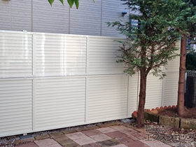 のフェンス・柵 プレスタフェンス 5型 横目隠し アルミ多段柱使用 施工例