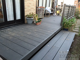 のウッドデッキ リウッドデッキ 200＋段床用部材一式＋リウッドデッキフェンス1型＜井桁格子＞ 施工例