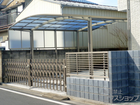 のカーポート フーゴR (ラウンドスタイル) ワイド 積雪〜20cm対応＋サイドパネル(片側分) 施工例