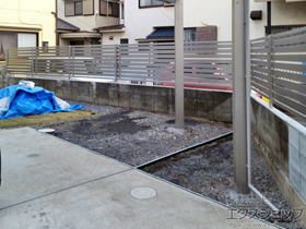 のフェンス・柵 エクスラインフェンス23型 横半目隠し 自由柱施工 施工例