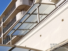 のバルコニー・ベランダ屋根 スピーネ R型 屋根タイプ 単体 積雪〜20cm対応＋吊り下げ式物干しA 標準 2本入 施工例