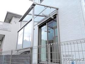 のテラス屋根 ライザーテラスII F型 テラスタイプ 単体 積雪〜20cm対応＋前面スクリーン＋吊り下げ式物干し 標準 2本入り×1セット 施工例