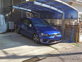 Value Selectのカーポート プレシオスポート アルファ 積雪〜20cm対応+着脱式補助柱 2本入り×1セット+収納式物干しセット2型 2本入り×1セット 施工例