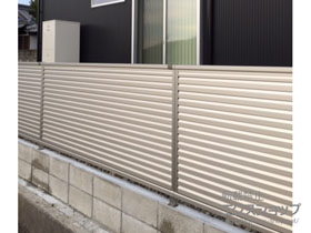のフェンス・柵 ミエーネフェンス 目隠しルーバータイプ 自由柱施工 施工例