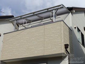 のテラス屋根 プレシオステラス R型 屋根タイプ 単体 積雪〜20cm対応＋吊り下げ式物干し 標準2本入り×1セット 施工例