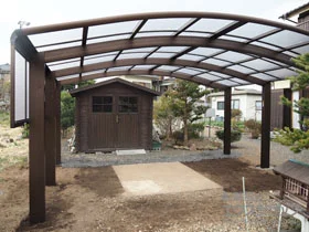 YKKAPのカーポート レイナツインポートグラン50 積雪〜50cm対応+サイドパネル 施工例