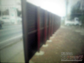 のフェンス・柵 ミエーネフェンス 目隠しルーバータイプ 2段支柱 施工例