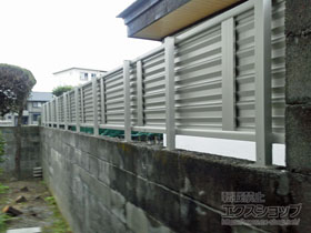 のフェンス・柵 ミエーネフェンス 目隠しルーバータイプ 自由柱施工 施工例