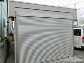のガレージシャッター ガレージシャッタークワトロ 電動式 外部付タイプ 施工例