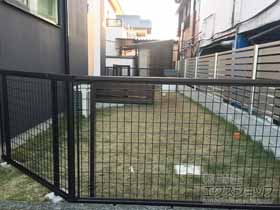 のフェンス・柵 ルシアスフェンスF04型 横半目隠し 自由柱 施工例