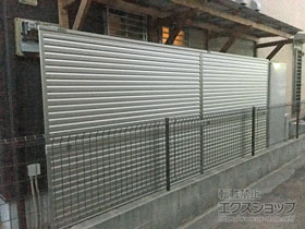 のフェンス・柵 ミエーネフェンス 目隠しルーバータイプ 2段支柱 施工例