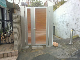 の門扉 ルシアス門扉CW02型 横目隠し 両開き親子 複合カラー 門柱使用 施工例