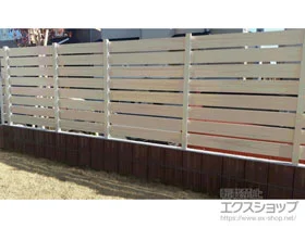 FandFのフェンス・柵・塀 マイティウッド 　ベーシック 横貼り8段 隙間20ｍｍ 施工例