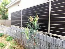 YKKAPのフェンス・柵・塀 ルシアスフェンスF02型 横目隠し 自由柱　 施工例