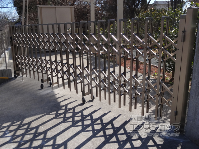 のカーゲート トリップゲート 傾斜地専用型 ノンレール 片開き 40S 施工例