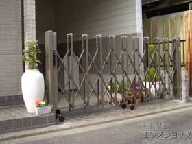 のカーゲート トリップゲート RB型 ノンレール 片開き 30S 施工例