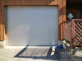 のガレージシャッター ガレージシャッタークワトロ 電動式 内部付タイプ 施工例