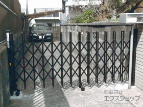 のカーゲート トリップゲート RC型 ノンレール 片開き 30S 施工例