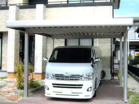 YKKAPのカーポート レオンポートneo 標準鼻隠し 角柱4本仕様 積雪〜50cm対応 施工例