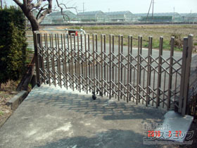 のカーゲート トリップゲート ペットガード型 ノンレール 片開き 33S 施工例