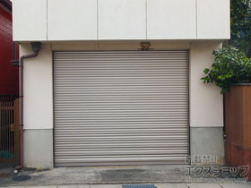 のガレージシャッター ガレージシャッタークワトロ 電動式 内部付タイプ 施工例