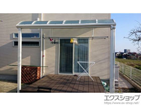 のテラス屋根 ヴェクターテラス R型 テラスタイプ 単体 積雪〜20cm対応＋吊り下げ式物干し 標準 2本入り×1セット 施工例