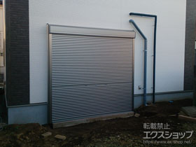 のガレージシャッター ガレージシャッタークワトロ 手動式 外部付タイプ 施工例