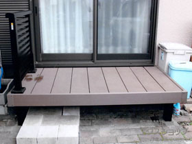 のウッドデッキ リウッドデッキ 200＋シンプルモダンデッキフェンス 7型<半目隠し横格子タイプ> 施工例