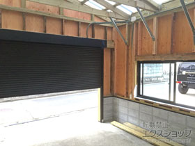 のガレージシャッター ガレージシャッタークワトロ 電動式 内部付タイプ 施工例