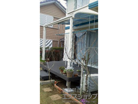 のテラス屋根 ヴェクターテラス R型 テラスタイプ 単体 積雪〜20cm対応＋吊り下げ式物干し 標準 2本入り×1セット＋テラス柱用カバー（柱2本分）×1セット 施工例