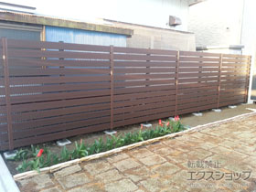 のフェンス・柵 マイティウッド 幅120mm/12段/隙間20mm 固定柱施工 施工例