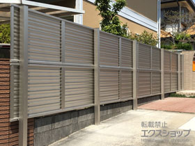 のフェンス・柵 ミエーネフェンス 目隠しルーバー 自由柱 2段支柱 施工例